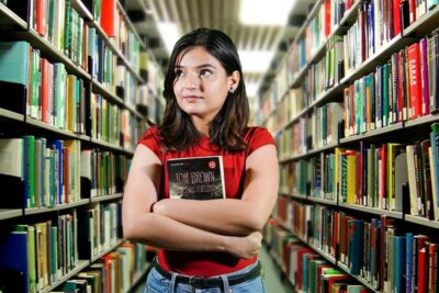 Girl-with-Book Okok, amiért érdemes lehet velünk dolgoznod.